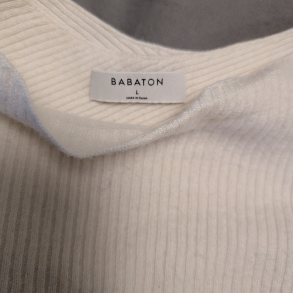 Beautiful Baton Cream colored criss cross sweater - Picture 3 of 3